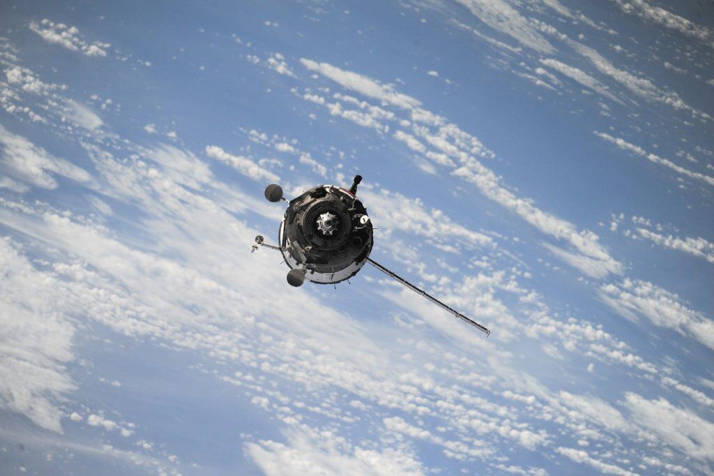 satellite-1030782_1280-1024x682